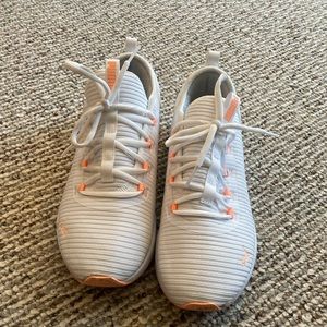 White Puma gym shoes